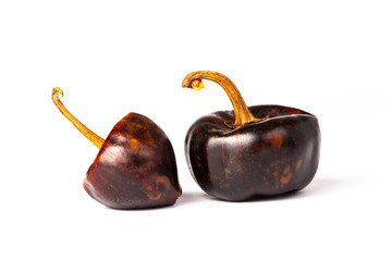 Cascabel Chilli cayenne dry Mexico hot pepper pod in white