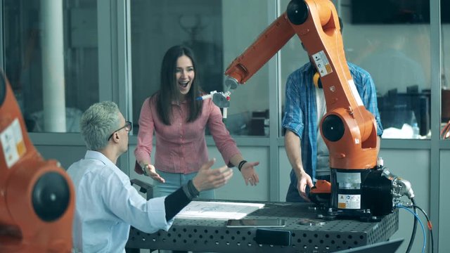 Young researchers are being joyful over a robotics experiment