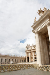 Obraz premium Statues of Christ and the Apostles and Oltramontano Clock on top of the facade of St Peter's Basilica in Vatican City, Rome, Italy