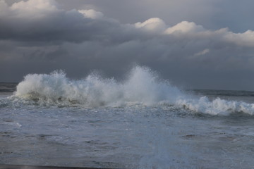 paysage sur la cote basque Hendaye vagues 