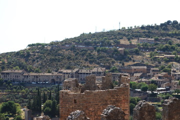 Obraz premium paysage ville Aquézar montagne château, falaises canyons architecture