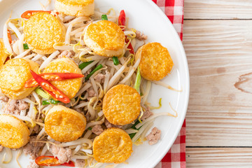 stir-fried bean sprout, egg tofu and minced pork