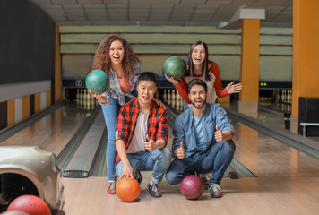 Fototapeta premium Portrait of friends in bowling club