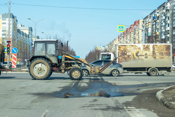 Obraz premium April 15, 2020, the city of Nizhnevartovsk, the intersection of the Khanty-Mansiysk Autonomous Okrug - Ugra. Humor, joke, laughter. Crossroads of the road.
