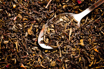 A mixture of black and green tea with vanilla-strawberry flavor, sliced strawberries and rose petals. Background for tea and antioxidants.
