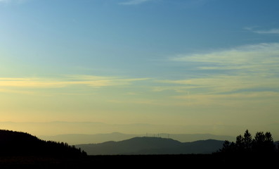 Obraz premium Schwarzwaldbergpanorama in der Dämmerung