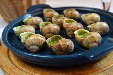 grape snails baked with butter and spices