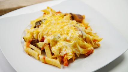 Macaroni with cheese and vegetables