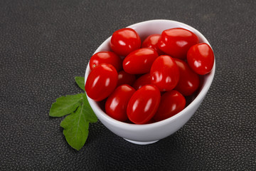 Red cherry tomatoes in the bowl