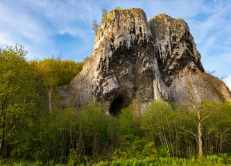Pater und Nonne Felsen Höhle Kalkstein Attraktion Sehenswürdigkeit Steinbruch Lennetal Iserlohn Letmathe Sauerland Deutschland Steinzeit Öffnung  Felspaar Legende Sage Geschichte Unterschlupf Urzeit