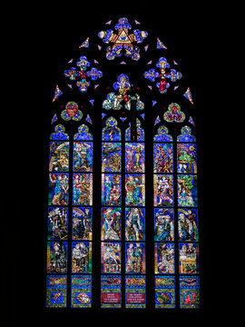vetrata gotica della cattedrale di San Vito a Praga