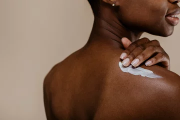 Poster African woman applying lotion © rawpixel.com