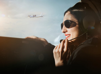 Professional female aviator © rawpixel.com