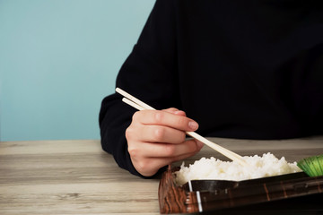 Takeaway meal.  Person eating lunch　テイクアウトの食事　お弁当を食べている人