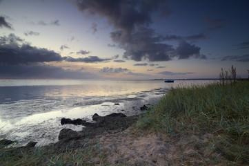 Obraz premium Morning at the seaside during sunrise