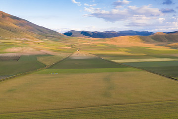 Fototapeta na wymiar beautiful panorama of the Plain of Castelluccio of Norcia, Umbria