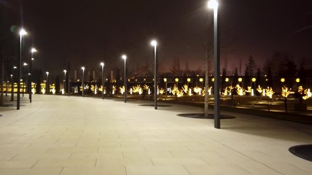 The new city park of Galitsky, hyperlapse walks in the night park.