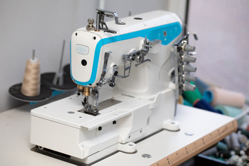 Industrial sewing machine, 3-needle cylindrical render for tailoring factory.