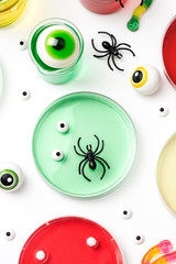 Halloween Wackelpudding mit Augen und Spinnen