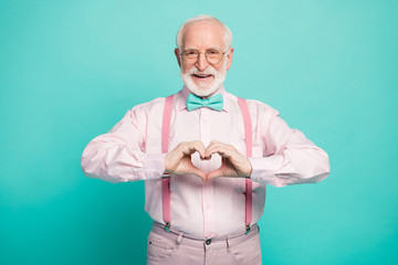 Photo of attractive grandpa making heart figure fingers hands inviting wife romance date wear specs pink shirt suspenders bow tie trousers isolated teal color background