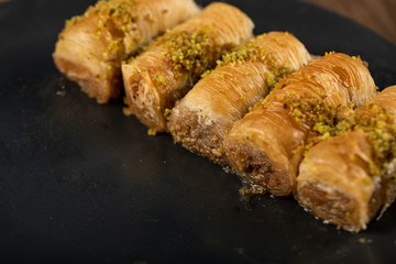 Turkish delight pakhlava served with minced pistacchio 