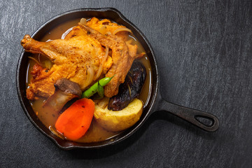 チキンカレーとスキレット　Chicken curry made in an iron pan