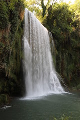 Monasterio de piedra paysage de cascade et chute d'eau