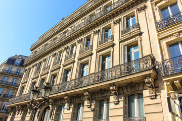 Fototapeta na wymiar Residential building architecture in Paris