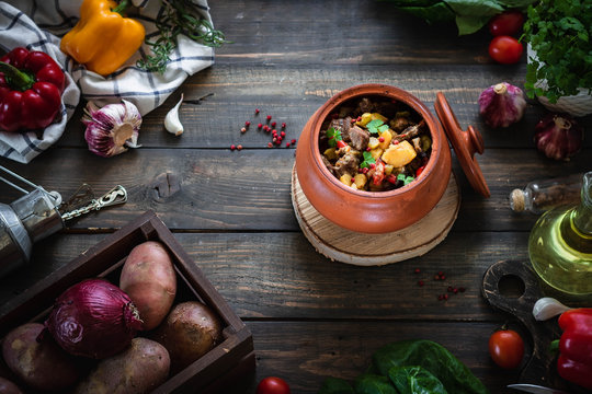 Roast in a clay pot. Braised beef with vegetables. A dish of Georgian cuisine. Chanahi