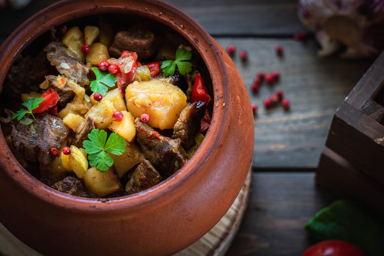 Roast in a clay pot. Braised beef with vegetables. A dish of Georgian cuisine. Chanahi