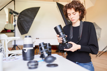 Photographer changes lens of the SLR camera