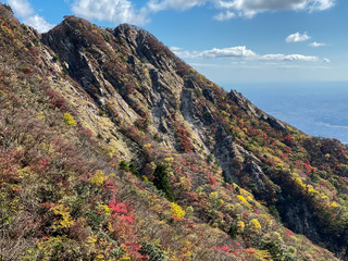 Fototapeta na wymiar 令和元年、釈迦ヶ岳の色づく紅葉を求めて