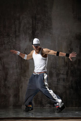 Obraz na płótnie Canvas young modern hip hop male dancer