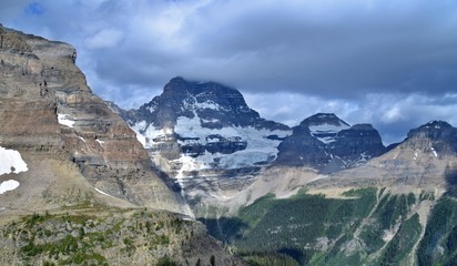 Obraz premium Helicopter Ride over Banff National Park , Canada , Rocky Mountains 