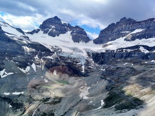 Obraz premium Helicopter Ride over Banff National Park , Canada , Rocky Mountains 