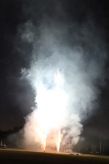 paysage dans la nuit feux d'artifice Gradignan 14 juillet