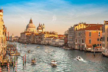Venise, Italie, le grand canal et les gondoles.
