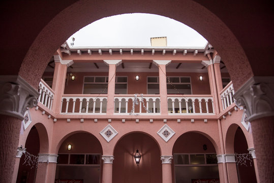 pink colonial courtyard in hamilton bermuda