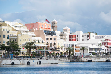 colorful streets of hamilton bermuda  - obrazy, fototapety, plakaty