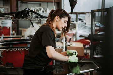 Fototapeta na wymiar Female car mechanic at work