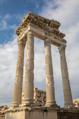 Obraz premium Trajan temple in ancient city of Pergamon in Turkey.