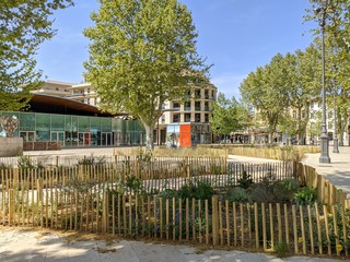 Rue de Aix en Provence avec ses battisses et maisons provençale, proche de la fontaine de la...