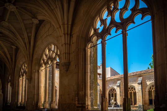 Covarrubias pueblo  antiguo con edificios monumentales en Burgos Espa&ntilde;a