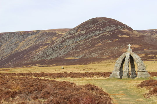 Schottland queen´s well monument