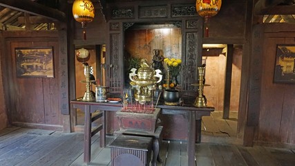 traditional chinese temple in hoi an