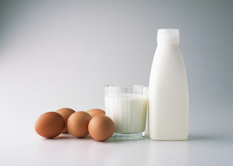 Obraz na płótnie Canvas milk and eggs