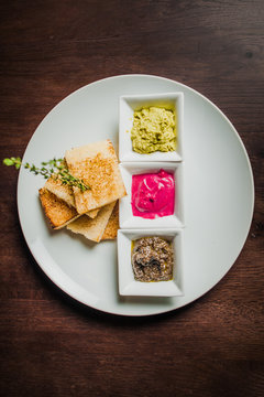toast with horseradish, garlic butter and aubergine paste