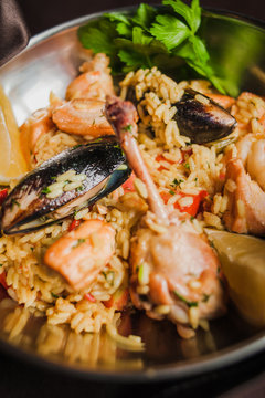 rice with chicken, seafood and tomatoes