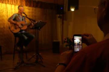 Konzert mit dem Handy aufgenommen