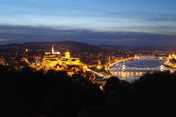 Fototapeta na wymiar Letni wieczór w Budapeszcie